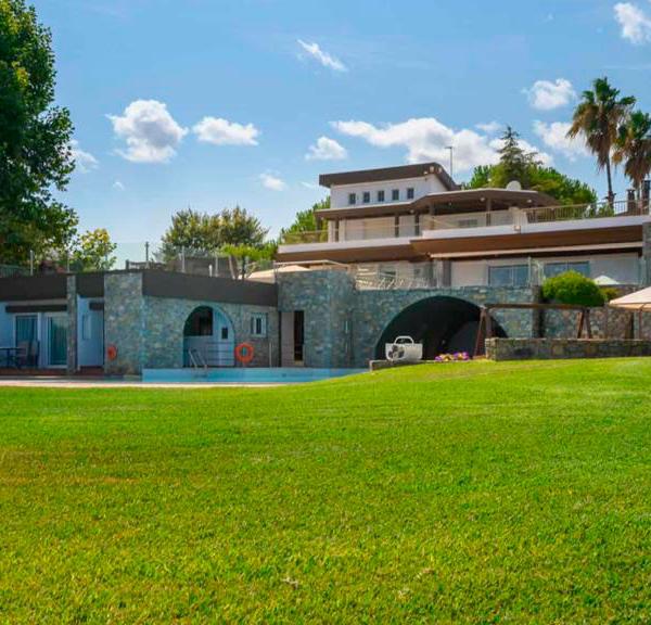 Exceptional Seaside Luxury Villa